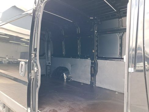 Used 2021 RAM ProMaster 2500 w/ Premium Appearance Group FWD image 10