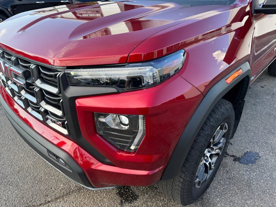 Certified 2024 GMC Canyon AT4 w/ Technology Package AWD/4WD image 30