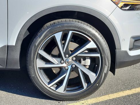 Used 2022 Volvo XC40 T5 R-Design w/ Advanced Package AWD/4WD image 8