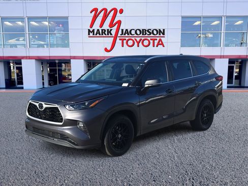 Used 2023 Toyota Highlander XLE image 1