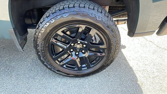 Used 2025 Chevrolet Silverado 1500 LT Trail Boss w/ LT Trail Boss Premium Package AWD/4WD image 32