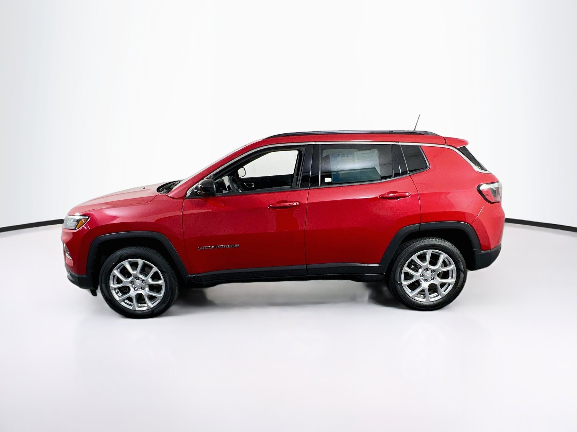 Used 2023 Jeep Compass Latitude AWD/4WD image 8