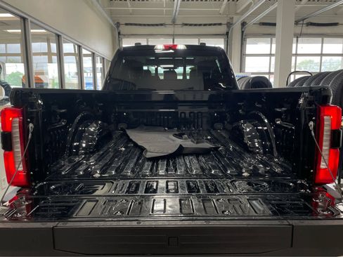 Used 2023 Ford F250 Lariat w/ Lariat Ultimate Package AWD/4WD image 29