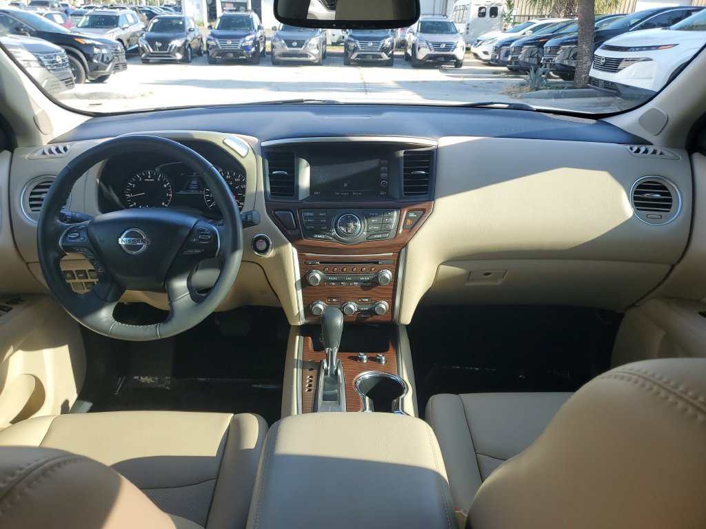 Used 2017 Nissan Pathfinder Platinum FWD image 21
