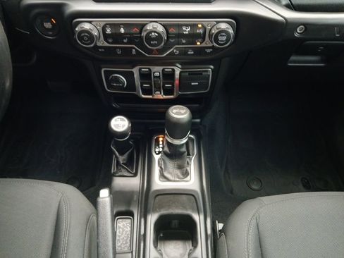 Used 2022 Jeep Wrangler Unlimited Sport AWD/4WD image 9