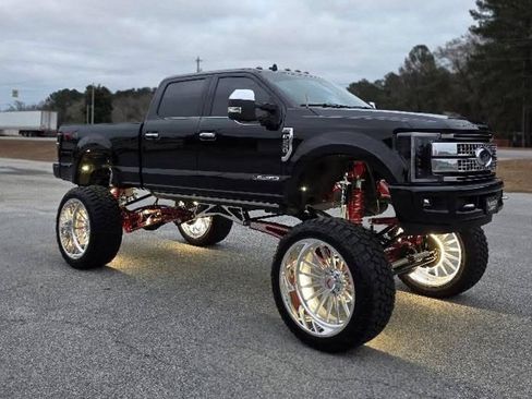 Used 2019 Ford F250 4x4 Crew Cab Super Duty image 2