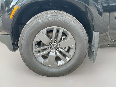 Used 2025 Nissan Frontier SV w/ SV Convenience Package RWD image 28