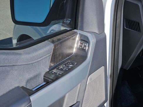 Used 2023 Ford F150 Lariat image 12