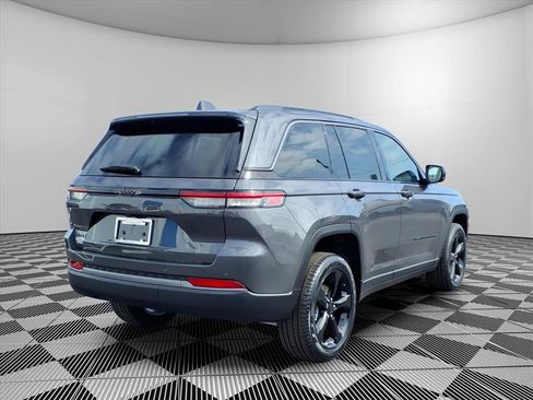 New 2026 Jeep Grand Cherokee Limited w/ Limited Altitude Package AWD/4WD image 4