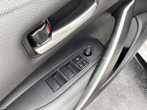 Certified 2025 Toyota Corolla SE FWD image 10