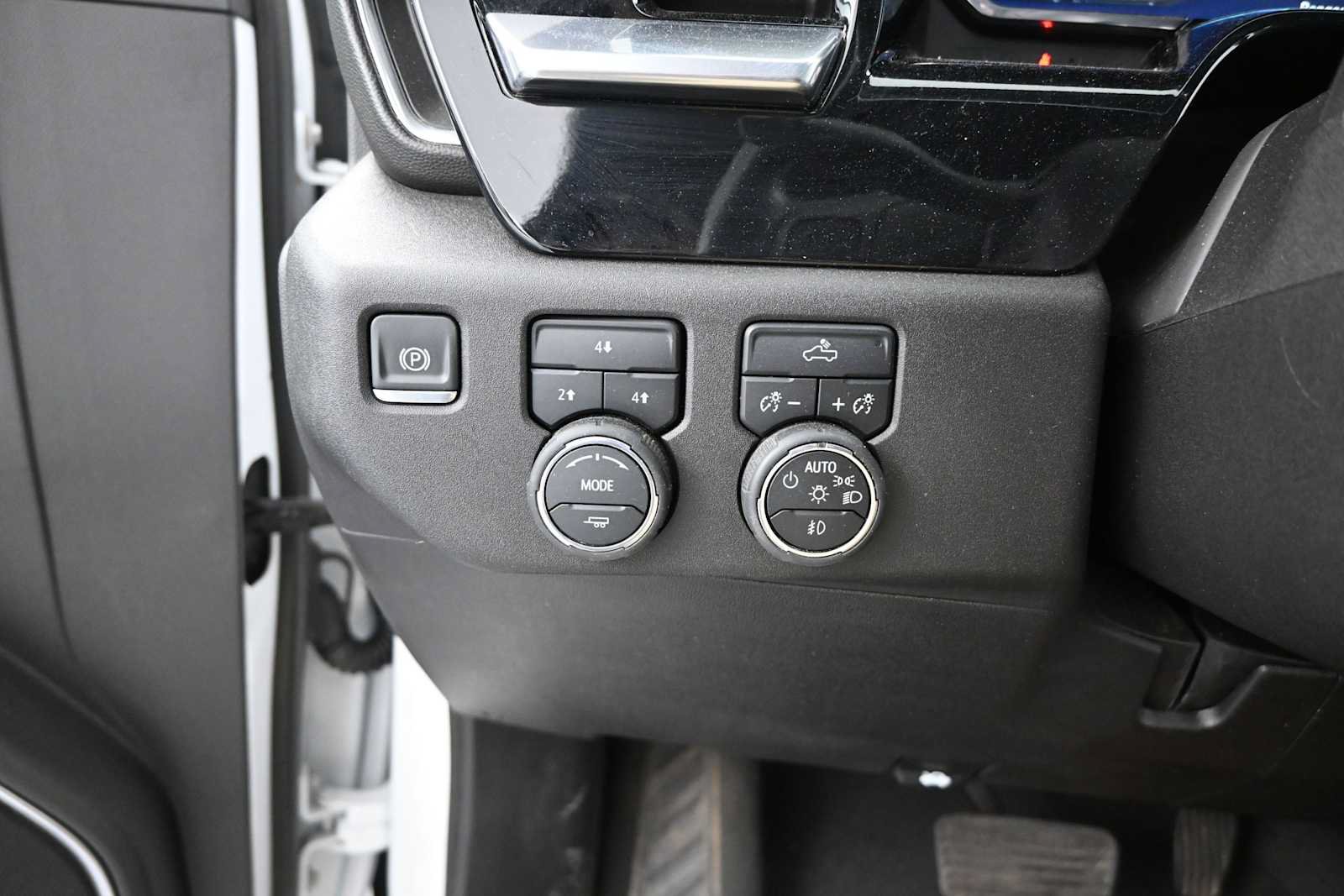 Used 2025 Chevrolet Silverado 2500 LT w/ Convenience Package AWD/4WD image 11