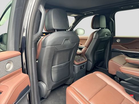 Used 2025 Lincoln Navigator Reserve AWD/4WD image 25