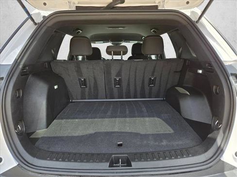 Used 2025 Chevrolet Equinox LT AWD/4WD image 6