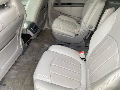 Used 2015 Buick Enclave Leather FWD image 11