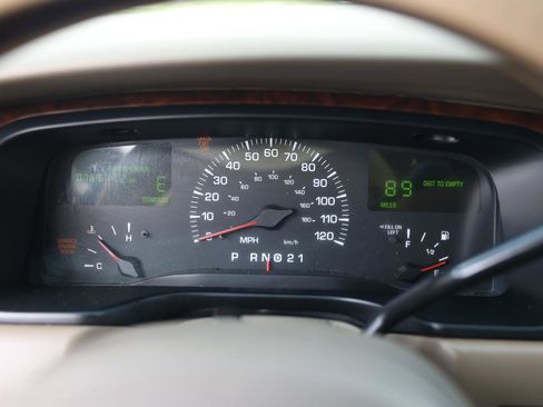 Used 2001 Lincoln Town Car Signature RWD image 26