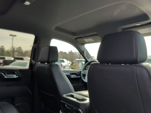 Used 2023 GMC Sierra 1500 SLT w/ SLT Premium Package AWD/4WD image 8