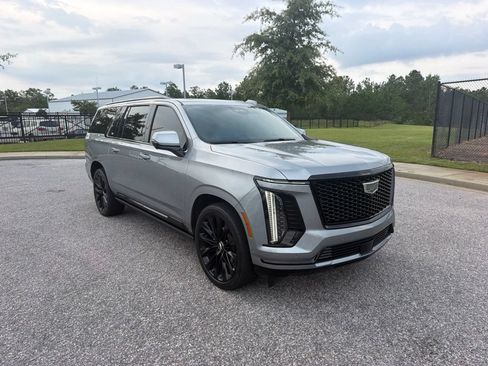 Used 2025 Cadillac Escalade ESV Sport Platinum w/ LPO, ONYX Package AWD/4WD image 3