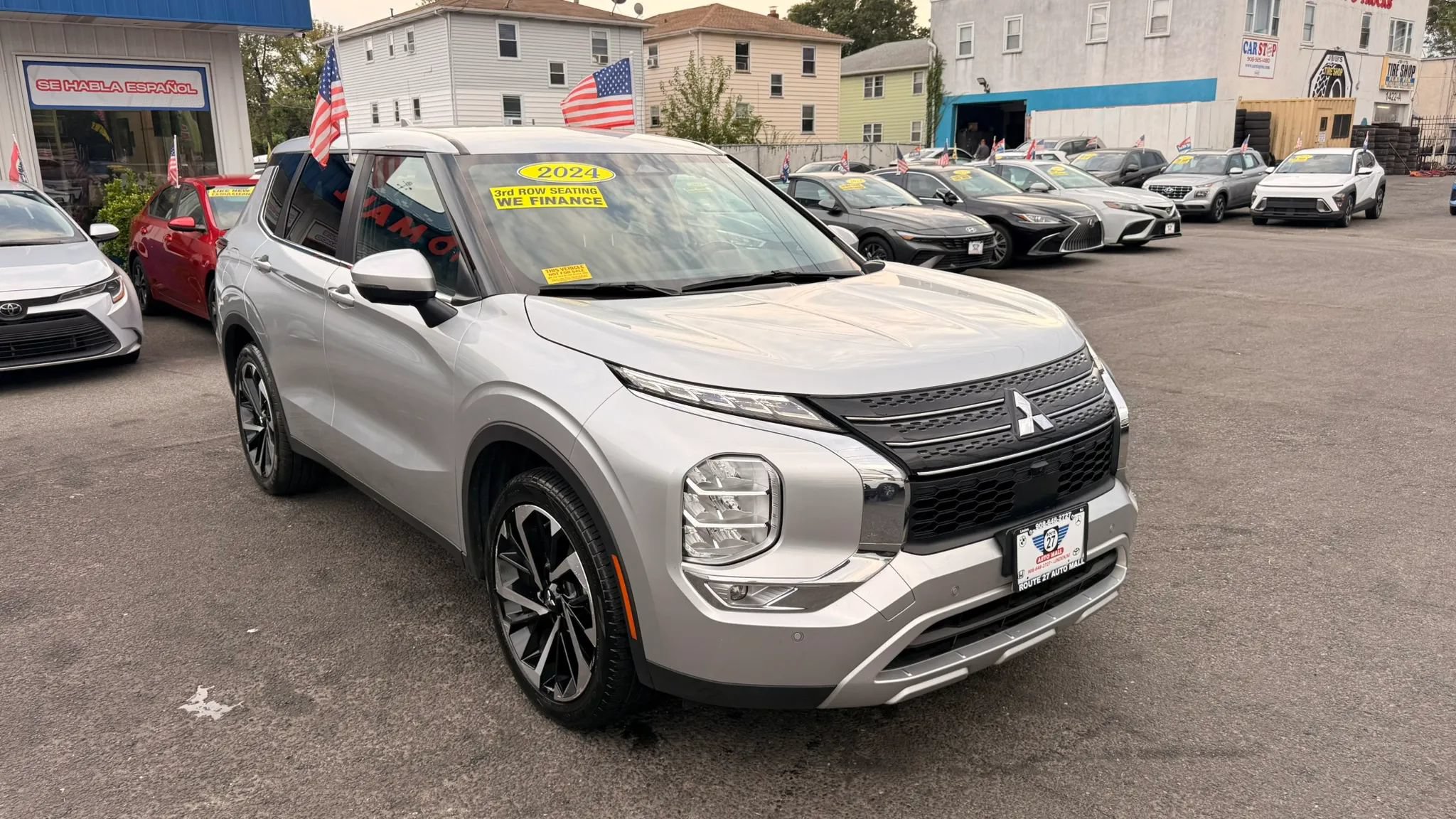 Used 2024 Mitsubishi Outlander FWD image 2