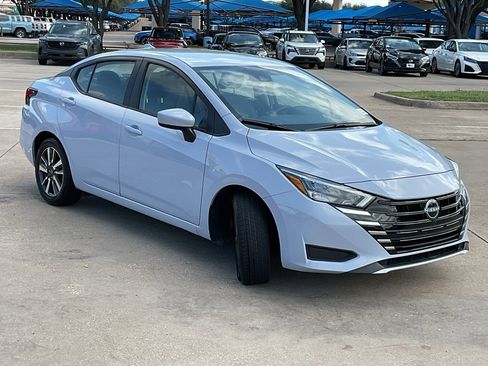 Used 2025 Nissan Versa SV image 4