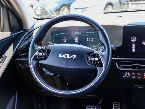Used 2023 Kia Niro EX Touring FWD image 18