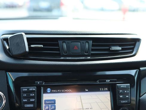 Used 2018 Nissan Rogue Sport SL w/ SL Premium Package image 23