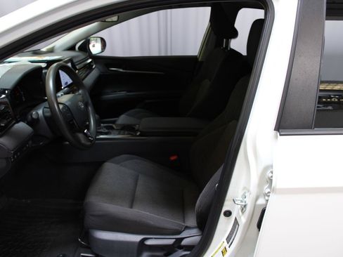 Used 2025 Toyota Camry LE AWD/4WD image 34