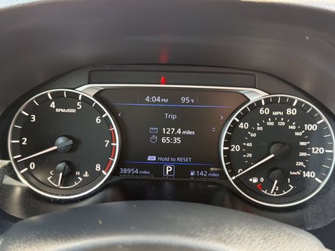 Used 2025 Nissan Altima 2.5 SV FWD image 23