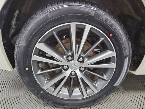 Used 2018 Toyota Corolla LE w/ LE Premium Package w/Moonroof FWD image 39