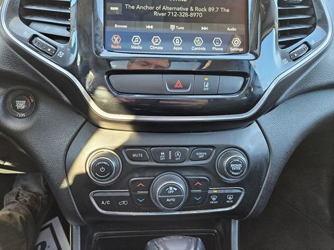 Used 2022 Jeep Cherokee Limited image 16