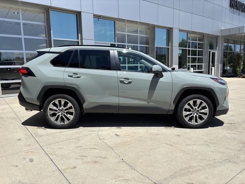 Used 2022 Toyota RAV4 XLE Premium AWD/4WD image 10