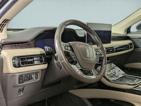 Used 2022 Lincoln Nautilus Reserve image 9
