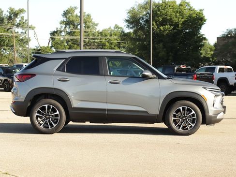 Used 2025 Chevrolet TrailBlazer LT w/ Convenience Package FWD image 8