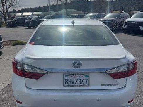 Used 2016 Lexus ES 300h w/ Navigation System Package image 7