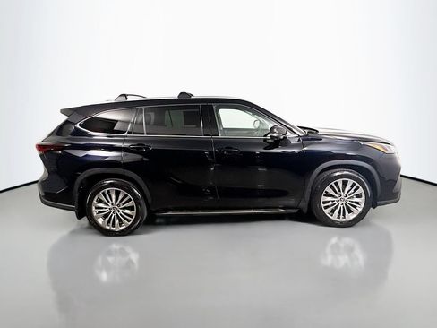 Certified 2024 Toyota Highlander Platinum AWD/4WD image 8
