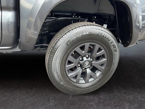 Used 2021 Toyota Tacoma SR5 AWD/4WD image 9