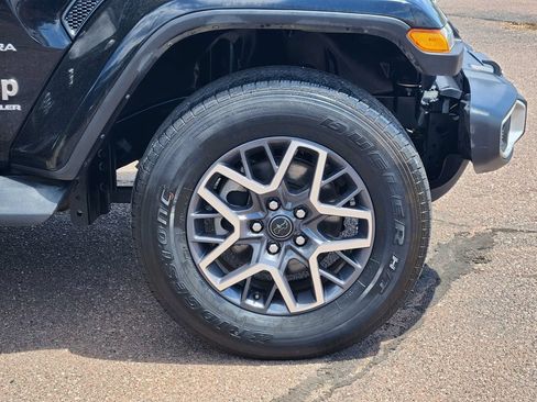 Used 2024 Jeep Wrangler Unlimited Sahara AWD/4WD image 30