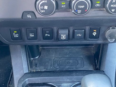Used 2020 Toyota Tacoma TRD Off-Road w/ Technology Package RWD image 18