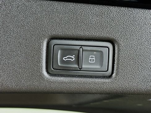 Used 2025 Audi Q5 Premium w/ Convenience Package AWD/4WD image 39