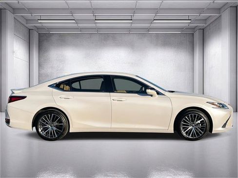 Certified 2025 Lexus ES 300h 300h image 2