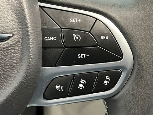 Used 2024 Chrysler Pacifica Limited image 54