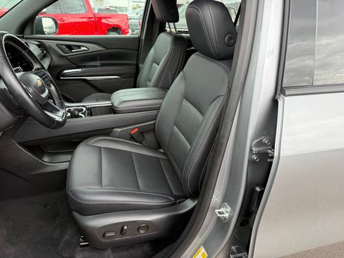 Used 2025 Chevrolet Traverse LT FWD image 29