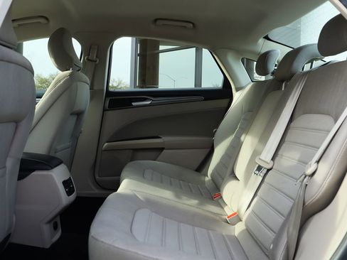 Used 2019 Ford Fusion SE image 26