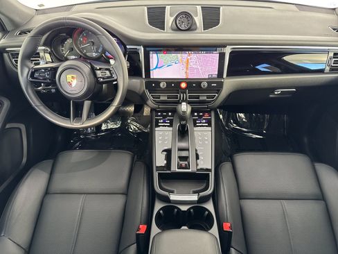 Certified 2026 Porsche Macan AWD/4WD image 6
