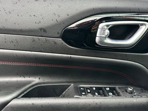 Used 2024 Jeep Compass Trailhawk image 10