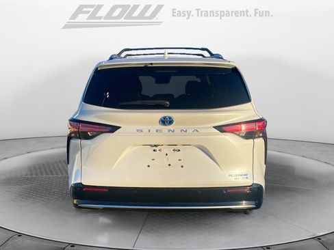 Used 2023 Toyota Sienna Platinum image 7