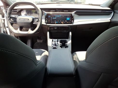 Used 2026 Jeep Cherokee Laredo AWD/4WD image 13