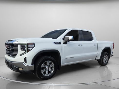 Used 2025 GMC Sierra 1500 SLT image 2
