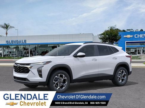 New 2026 Chevrolet Trax LT w/ Driver Confidence Package FWD image 2