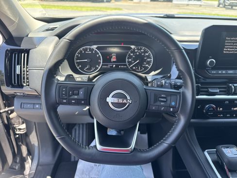 Used 2025 Nissan Pathfinder SV FWD image 16