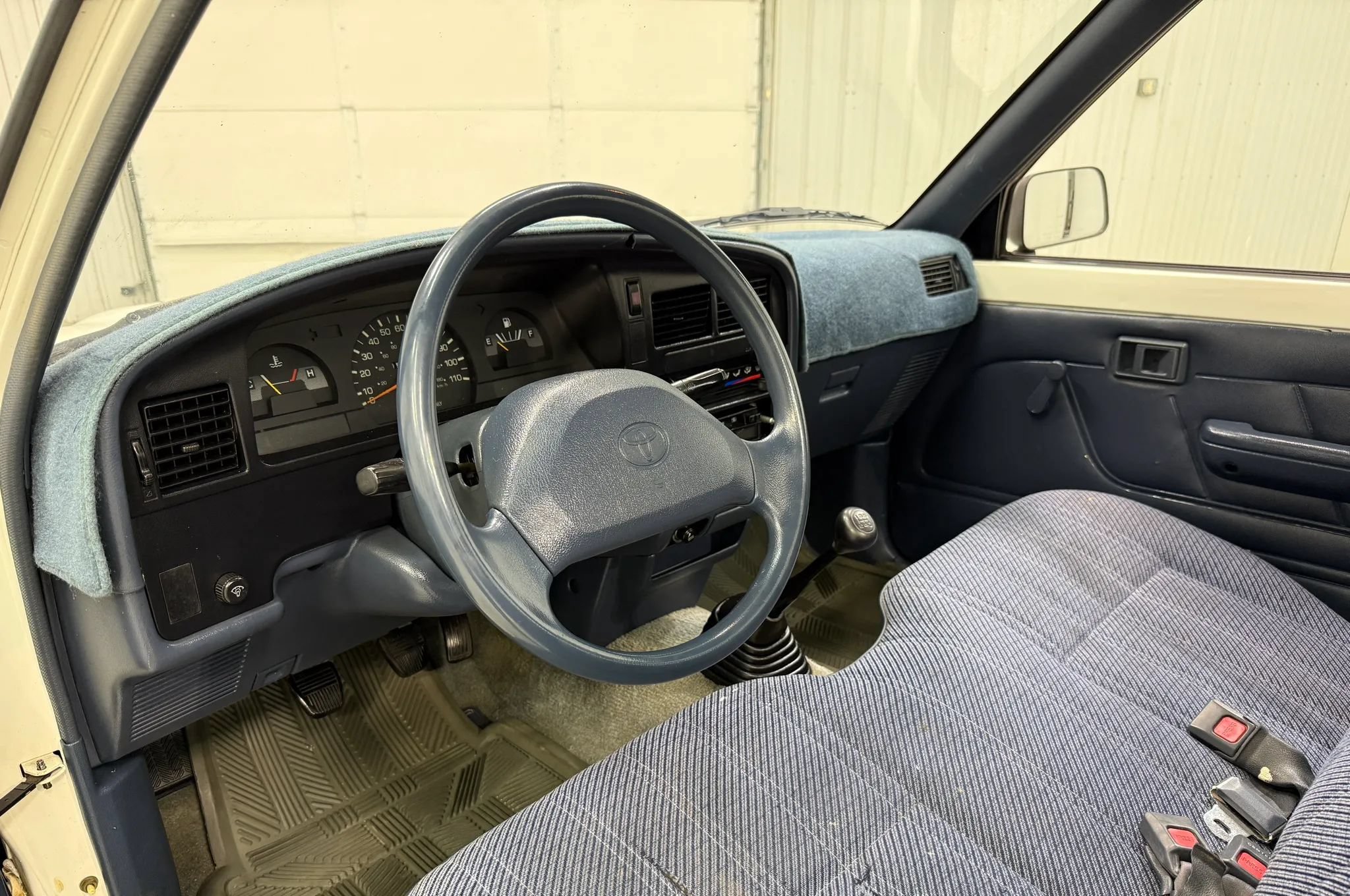 Used 1995 Toyota Pickup 2WD Regular Cab image 12